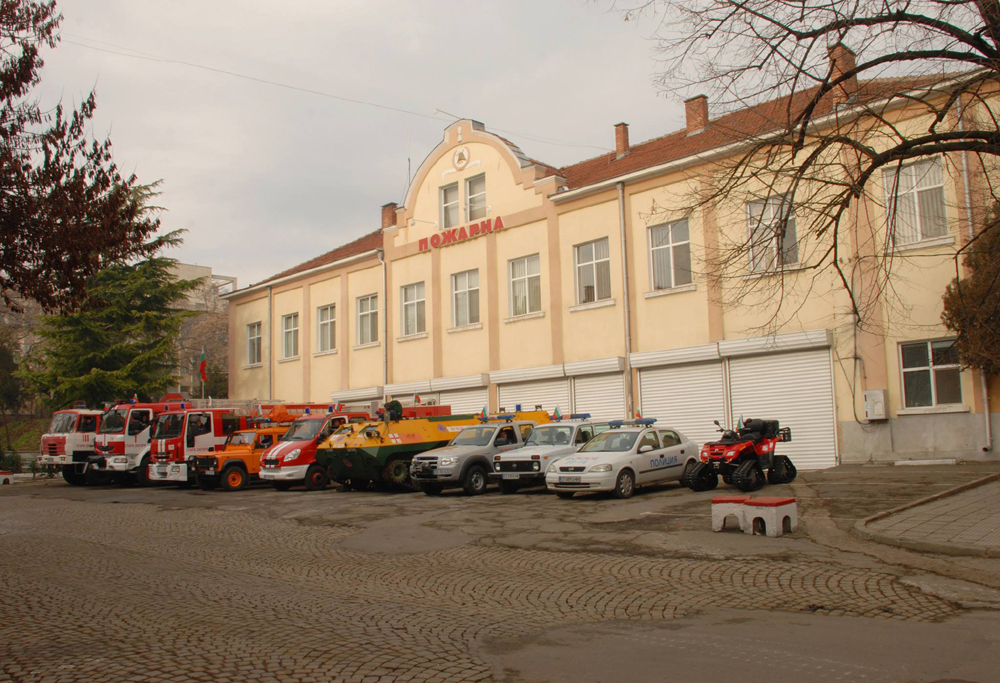 В Стара Загора пожарникари демонстрират правилно гасене на прегрято олио върху газов котлон