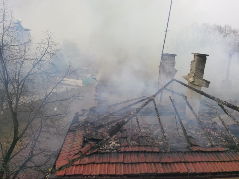 Изгорялата къща в с. Загоре ще бъде построена безвъзмездно, съобщи кметът на Община Стара Загора Живко Тодоров Изгорялата къща в с. Загоре ще бъде построена безвъзмездно, съобщи кметът на Община Стара Загора Живко Тодоров
