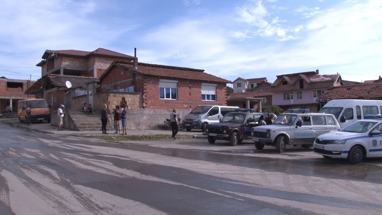 Започна връчването на протоколите за събарянето на 96 незаконни постройки в кв. „Борова гора“ Започна връчването на протоколите за събарянето на 96 незаконни постройки в кв. „Борова гора“