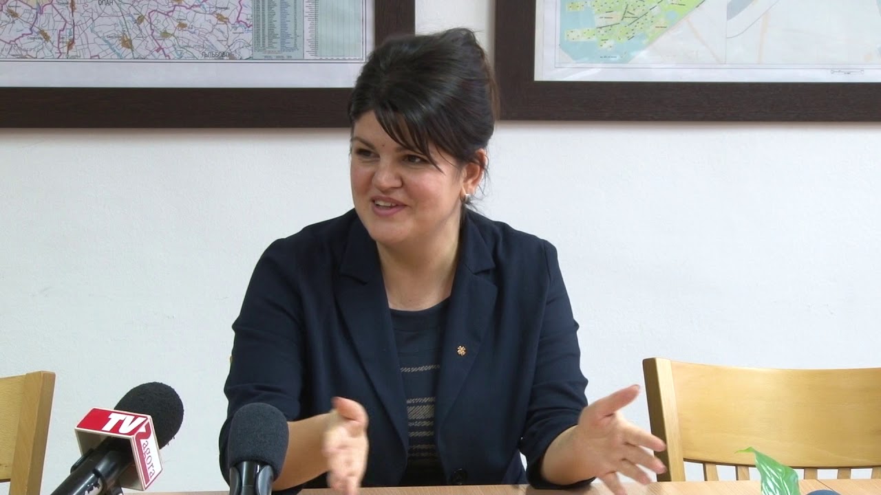 Пресконференция на председателя на Общинския съвет Мария Динева. Темата е предстоящата сесия на ОбС