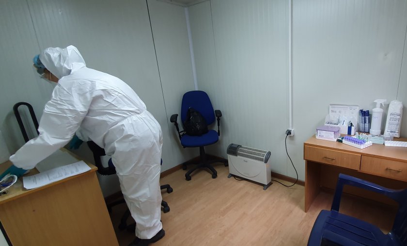 Работно време за октомври на лечебните заведения за извънболнична помощ с разкрити Ковид зони