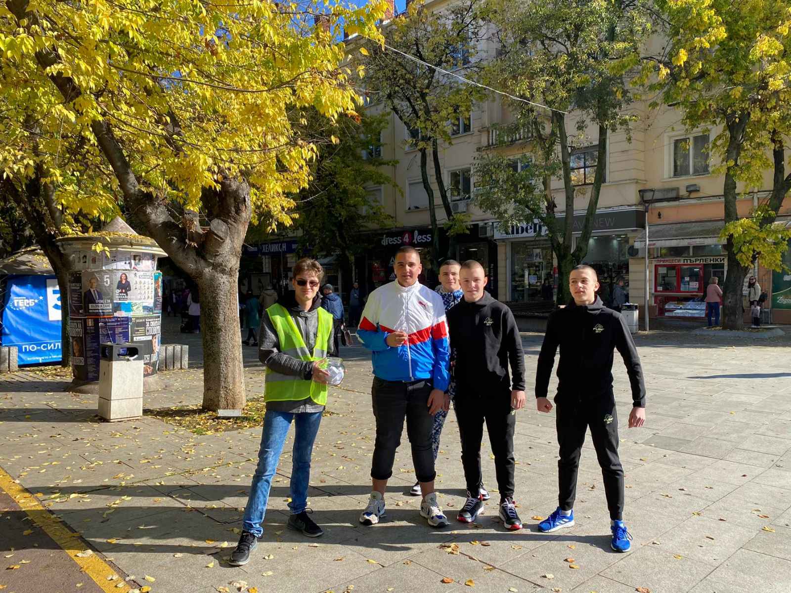 Кампания „Карай внимателно! Оглеждай се, не се разглеждай“ организираха младежи в Стара Загора Кампания „Карай внимателно! Оглеждай се, не се разглеждай“ организираха младежи в Стара Загора