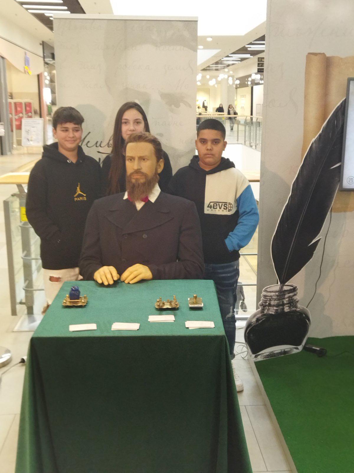 Старозагорски ученици писаха с дигитализирания почерк на Ботев Старозагорски ученици писаха с дигитализирания почерк на Ботев