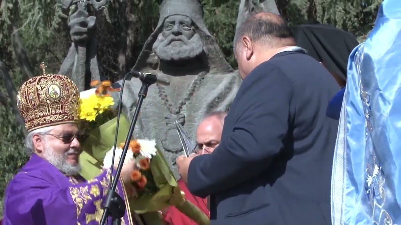 Общоградски ритуал за преклонение и признателност към делото на народните будители , Паметник „Митрополит Методий Кусев“, парк „Аязмо“
