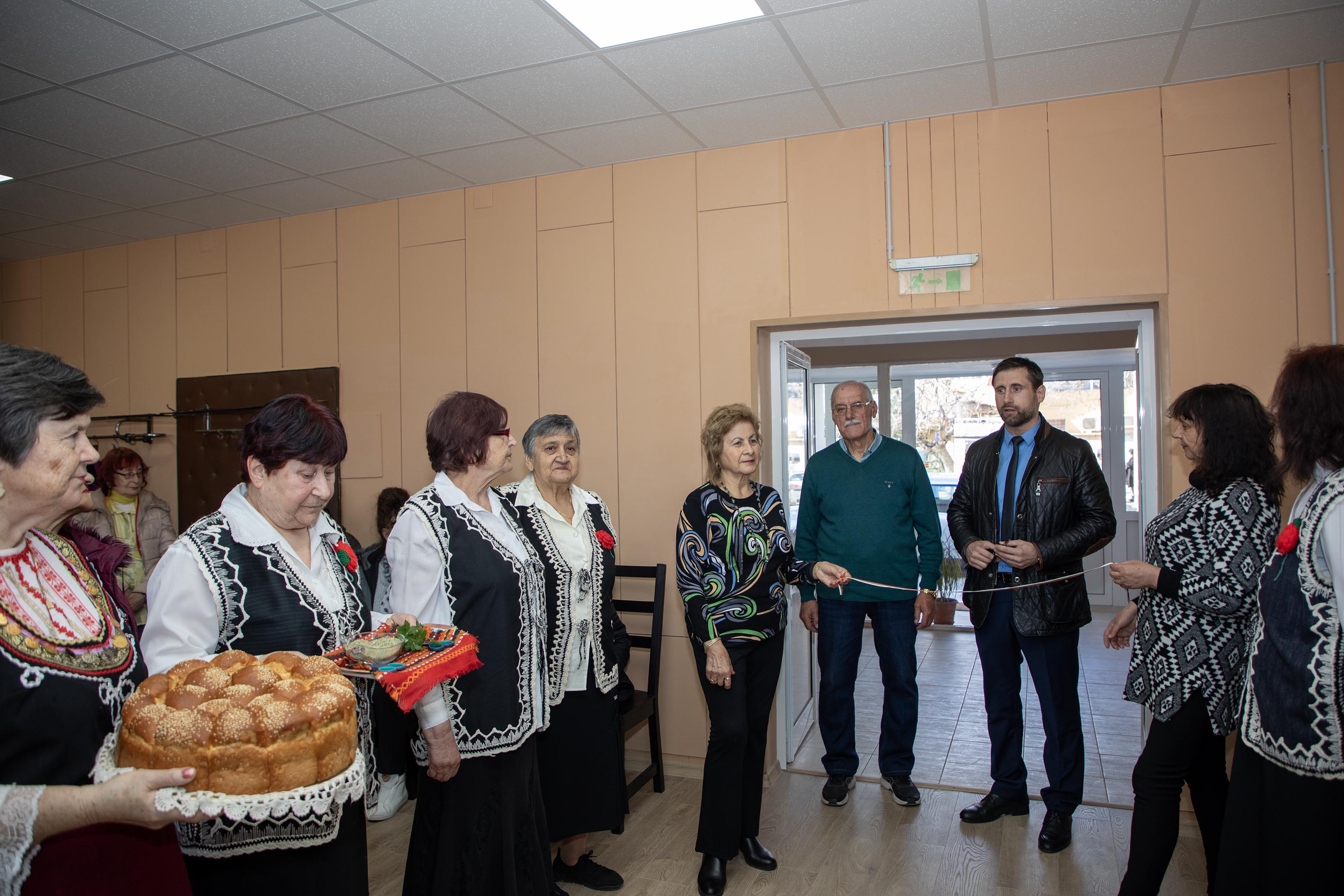 С много настроение в днешния празничен ден Благовещение беше открит напълно обновеният пенсионерски клуб „Христо Ботев“ в Стара Загора
