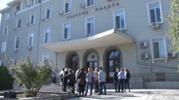 Съдебната палата в гр.Стара Загора е затворена заради получен сигнал за поставено в нея взривно устройство