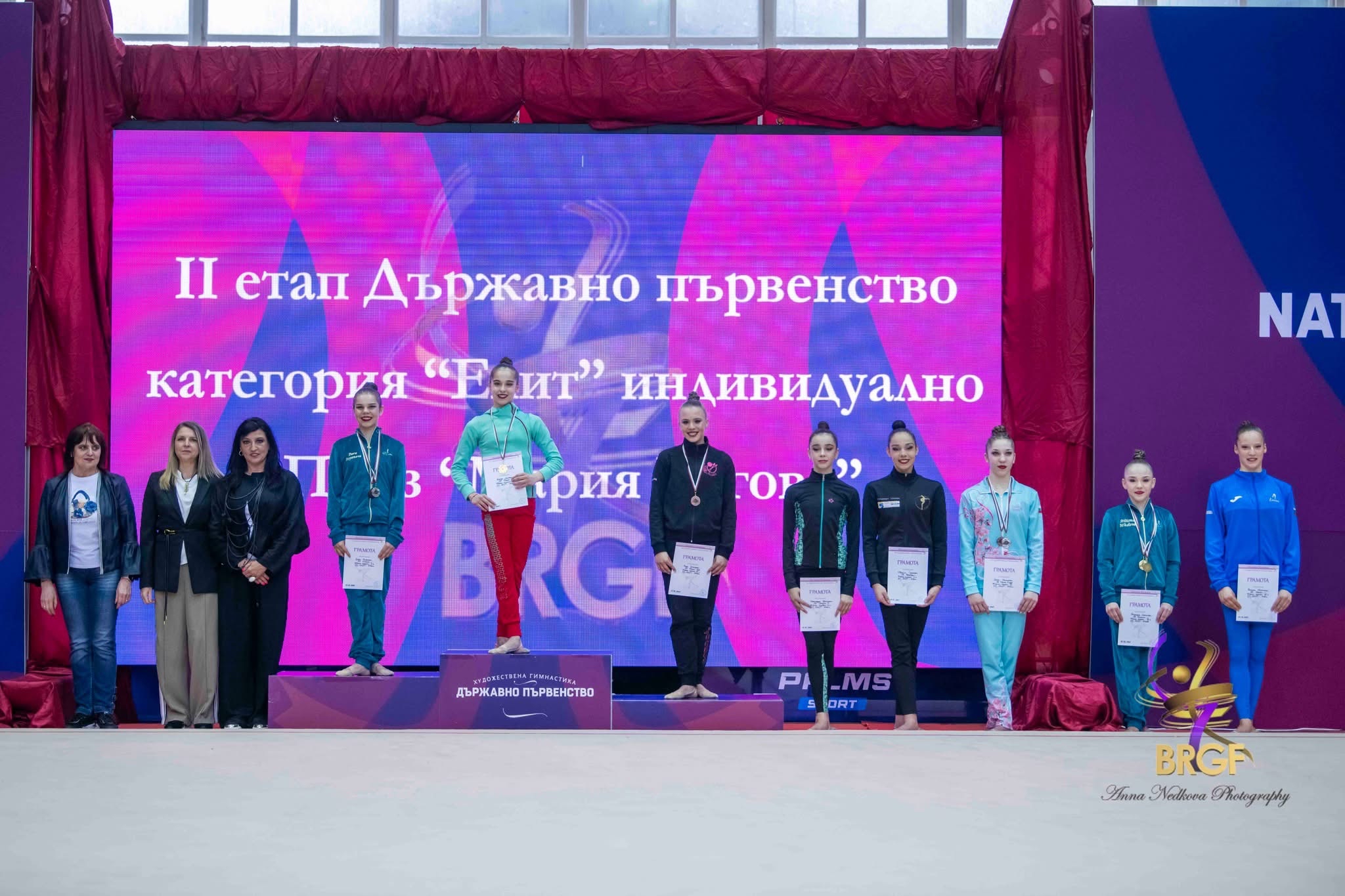 Старозагорската гимнастичка Яница Динева е държавна шампионка на бухалки в категория „Елит“ Старозагорската гимнастичка Яница Динева е държавна шампионка на бухалки в категория „Елит“