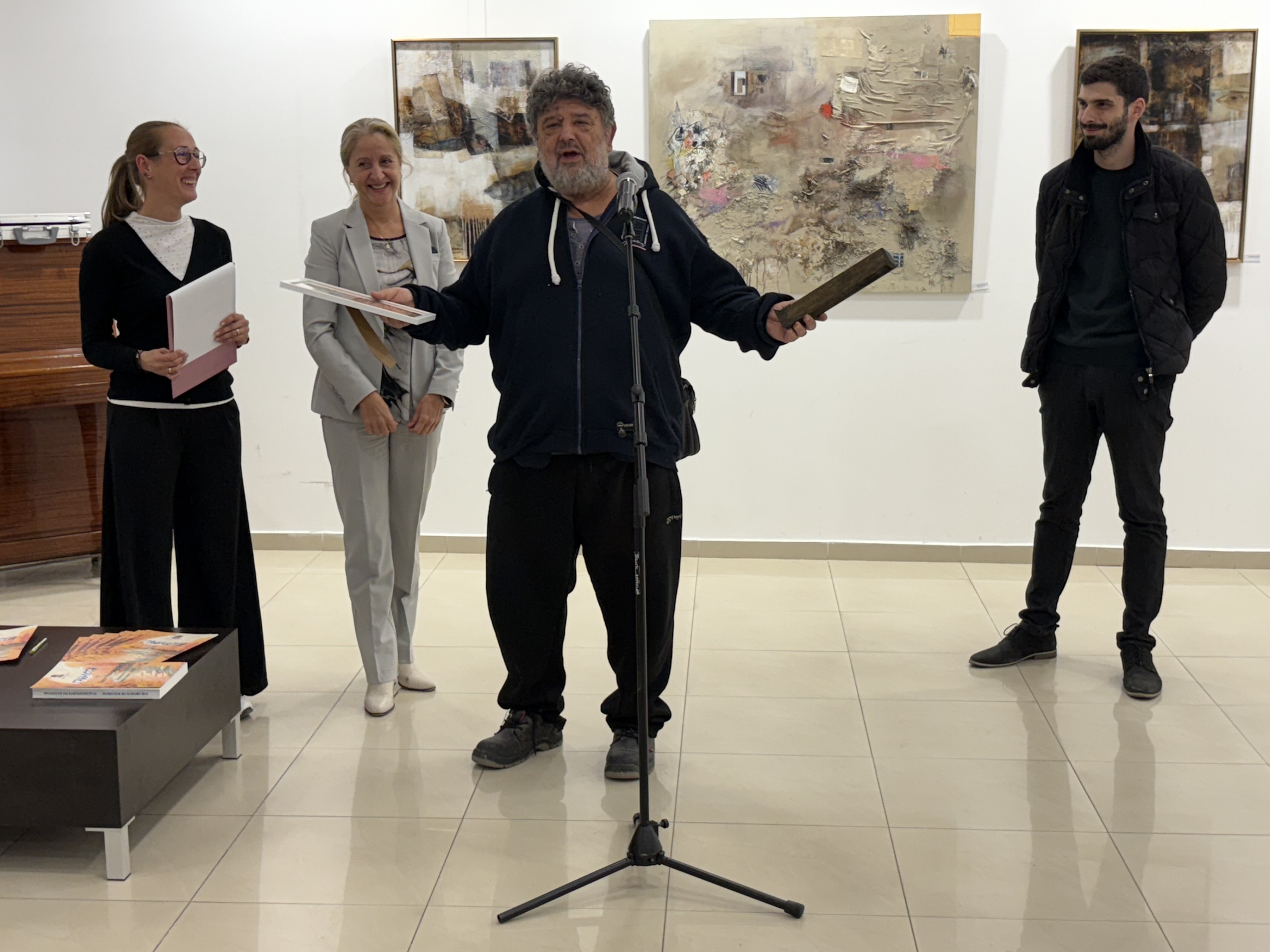 Румен Рачев спечели наградата на Есенен салон в Казанлък Румен Рачев спечели наградата на Есенен салон в Казанлък