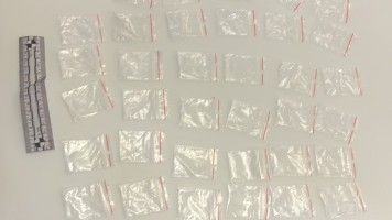Криминалисти задържаха 51-годишен мъж за разпространение на наркотици